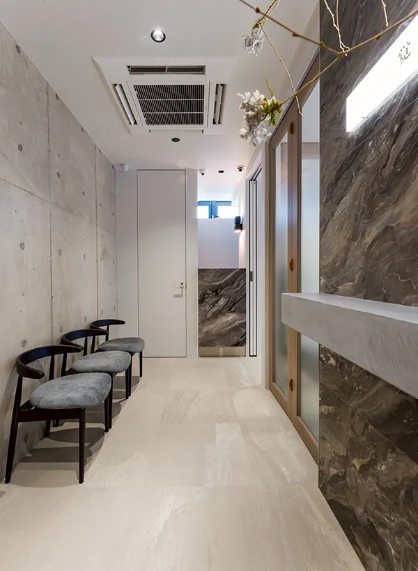 覚王山矯正歯科の受付風景