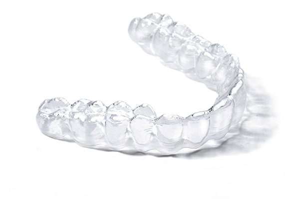 マウスピース型（カスタムメイド）矯正（歯科）装置（インビザライン）